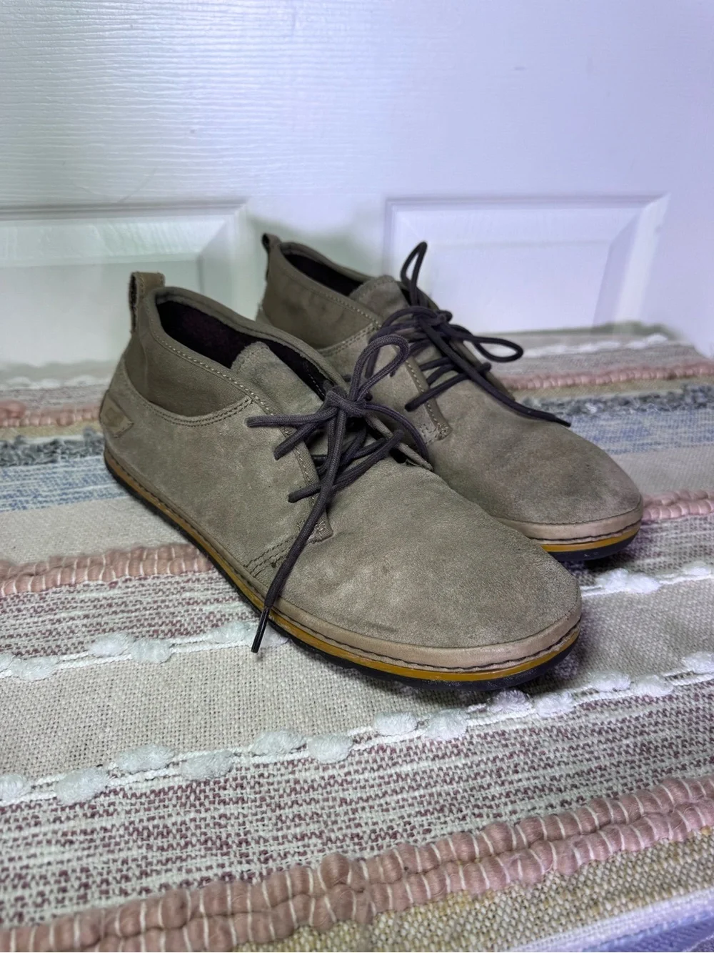 Simple Men's Suede Chukka Boots in Taupe Brown